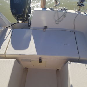 Capot de coqueron arrière